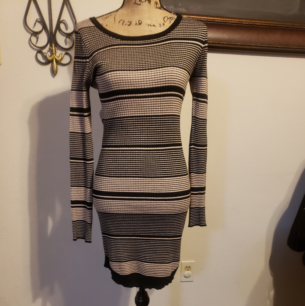 Dress - Picture 2 of 6